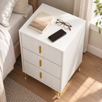 Table de chevet 3 tiroirs avec pieds dorés – 63 cm