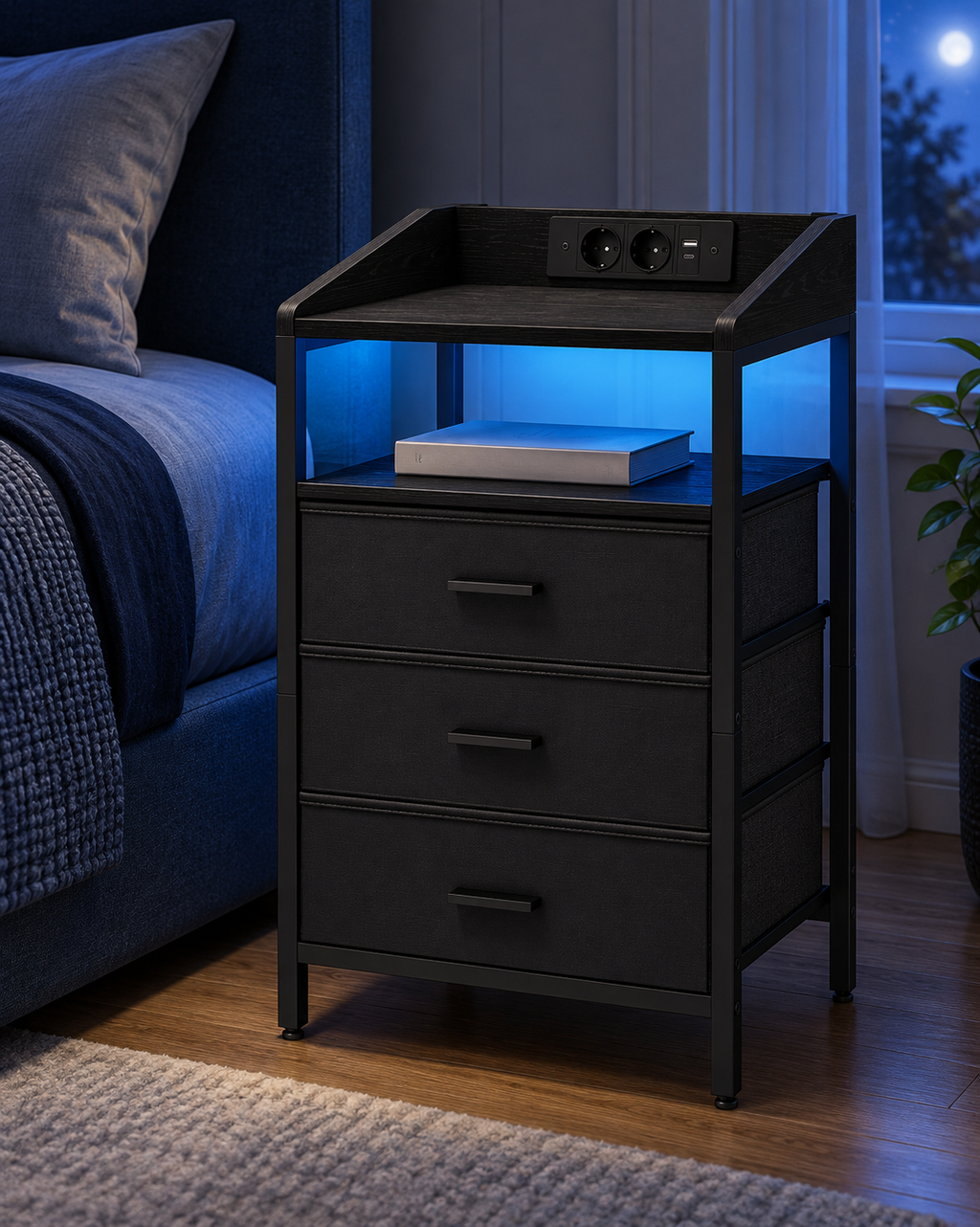 Chevet noir avec éclairage bleu dans une chambre le soir.