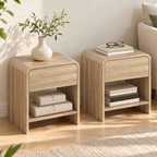 Deux tables effet bois vues en plongée